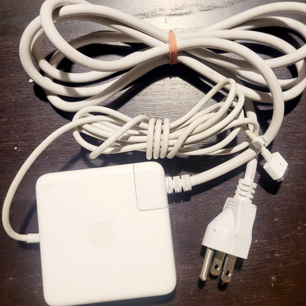 Magsafe 1, 85 Watt Charger for Apple MacBook